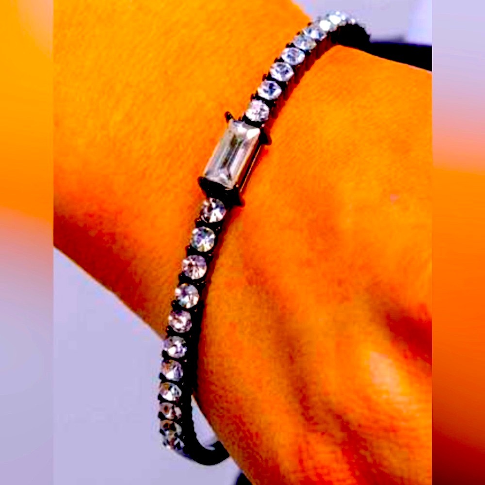 ⚫️⚪️⚫️  “PARTY CRASHING COUTURE” BLACK BRACELET ~ PAPARAZZI❗️⚫️⚪️⚫️